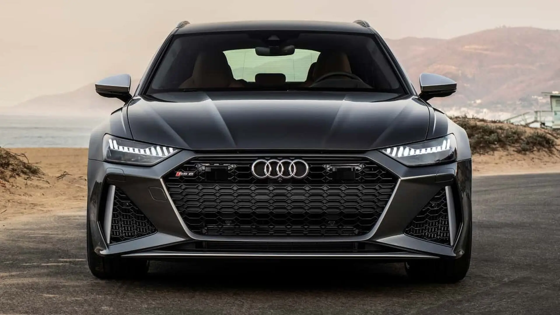 Önden görünümüyle koyu gri Audi RS 6 Avant